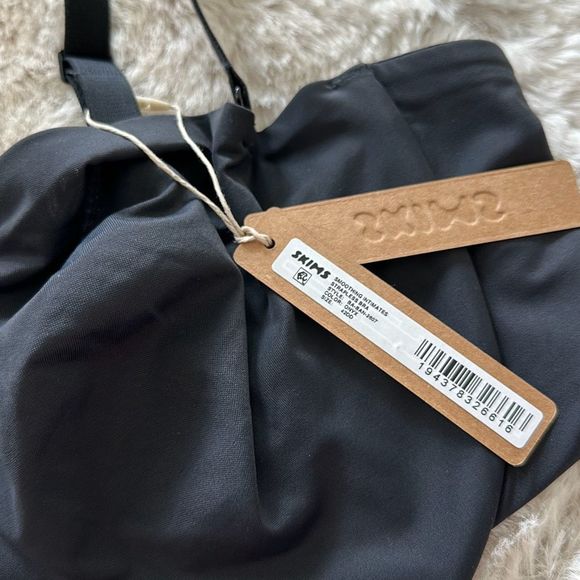SKIMS Smoothing Strapless Bra in Onyx Size 42DD - Picture 5 of 10